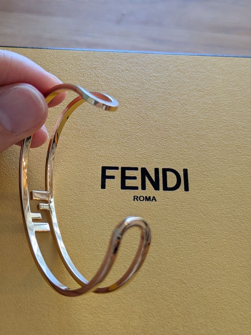 しま　フェンディ　オーロック　ブレスレット