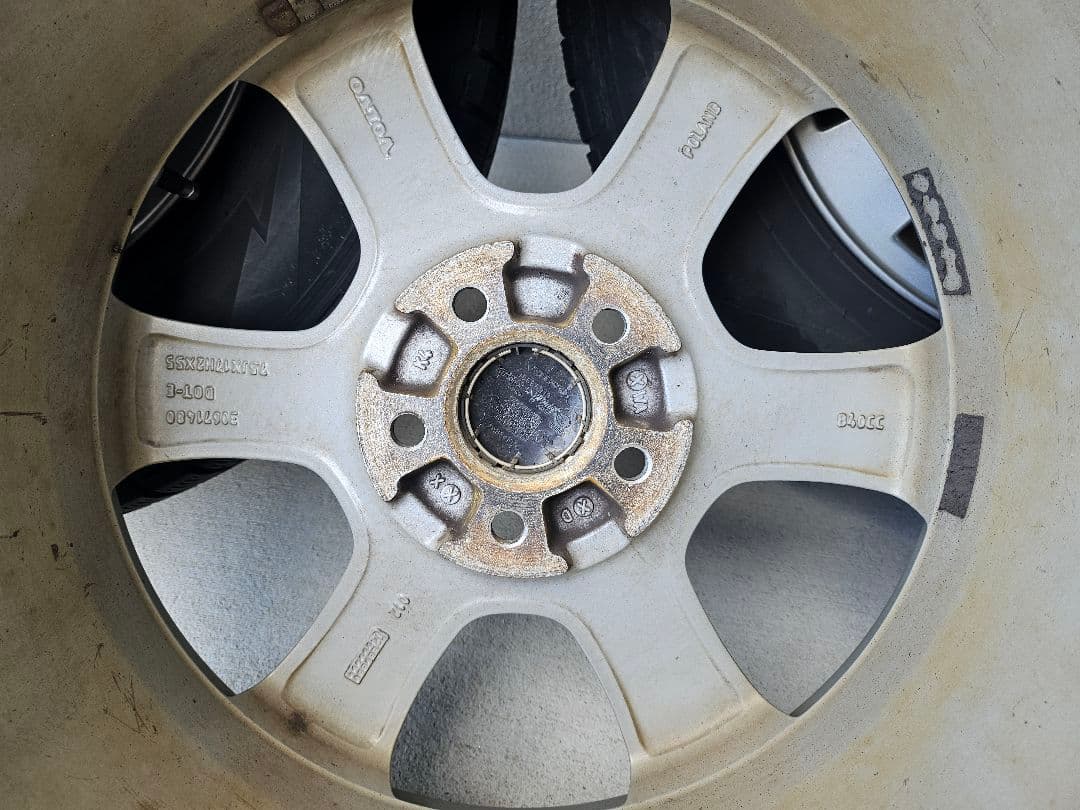 【送料込み】VOLVOボルボxc60純正スタッドレスタイヤホイールセット4本