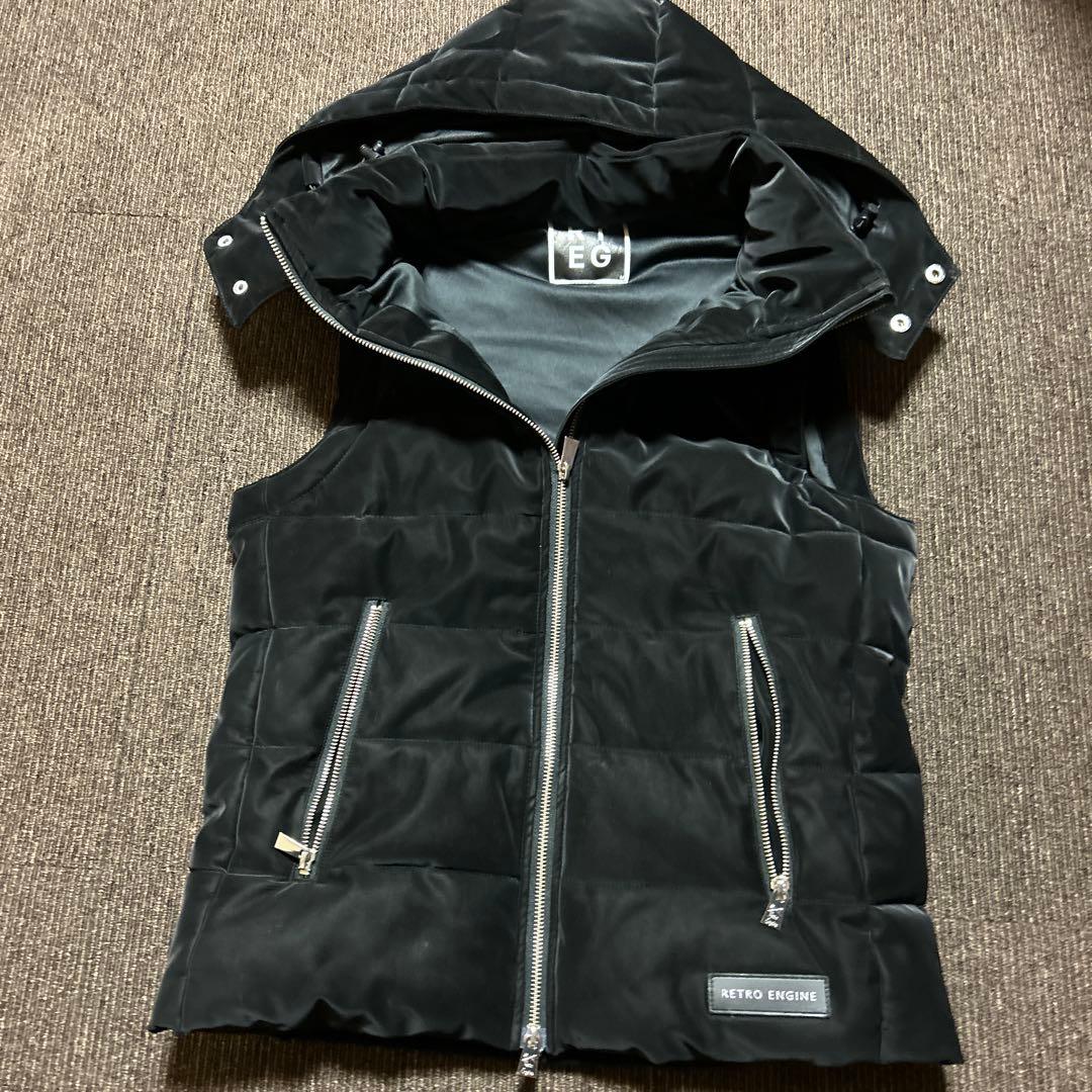 アダムスジャグラーフード付きダウンベスト ブラック