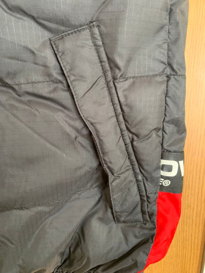 エイプ フード付きリバーシブルダウンベスト 黒 赤迷彩　ＸＬ