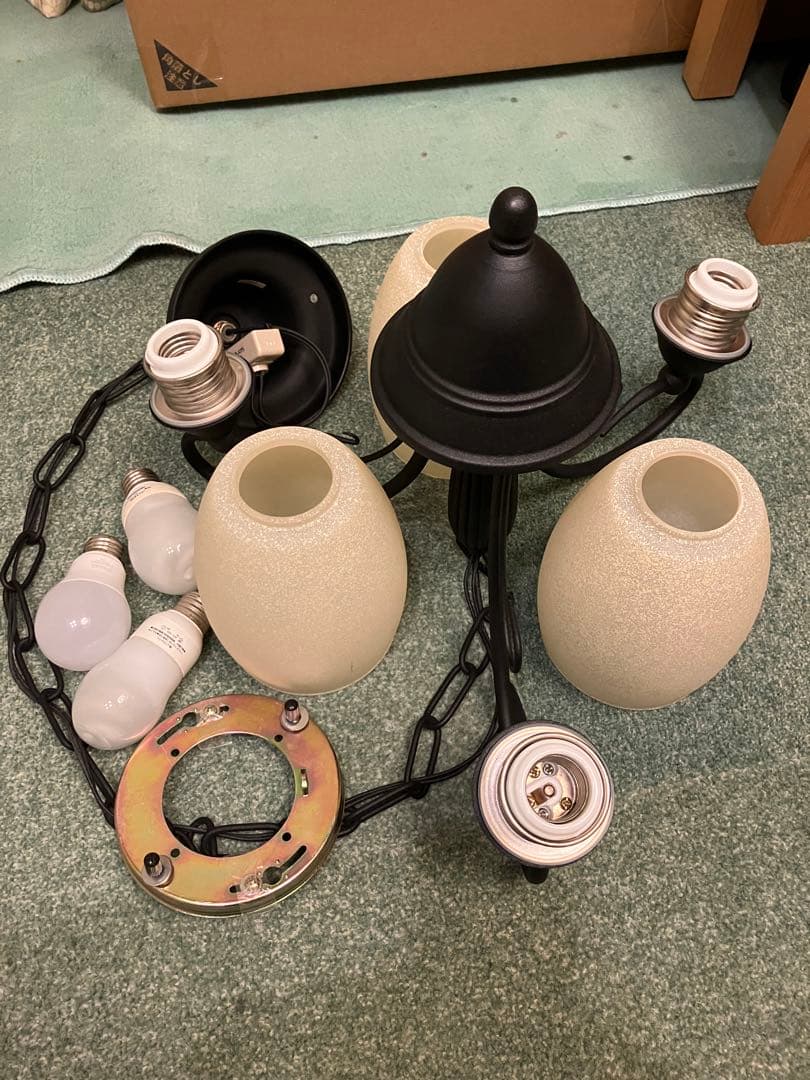 大塚家具にて購入の天井照明　シャンデリア　 ３灯　マッドブラック　レトロでお洒落