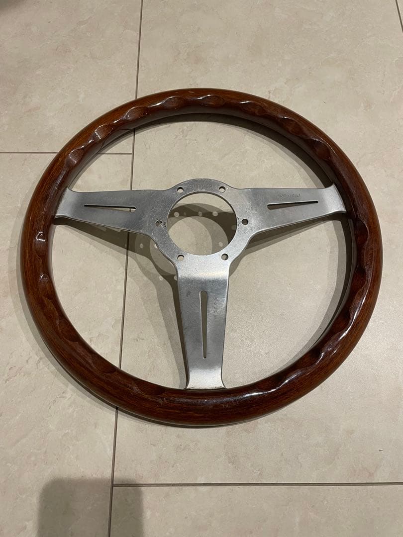 ナルディ　ウッドステアリング　φ33