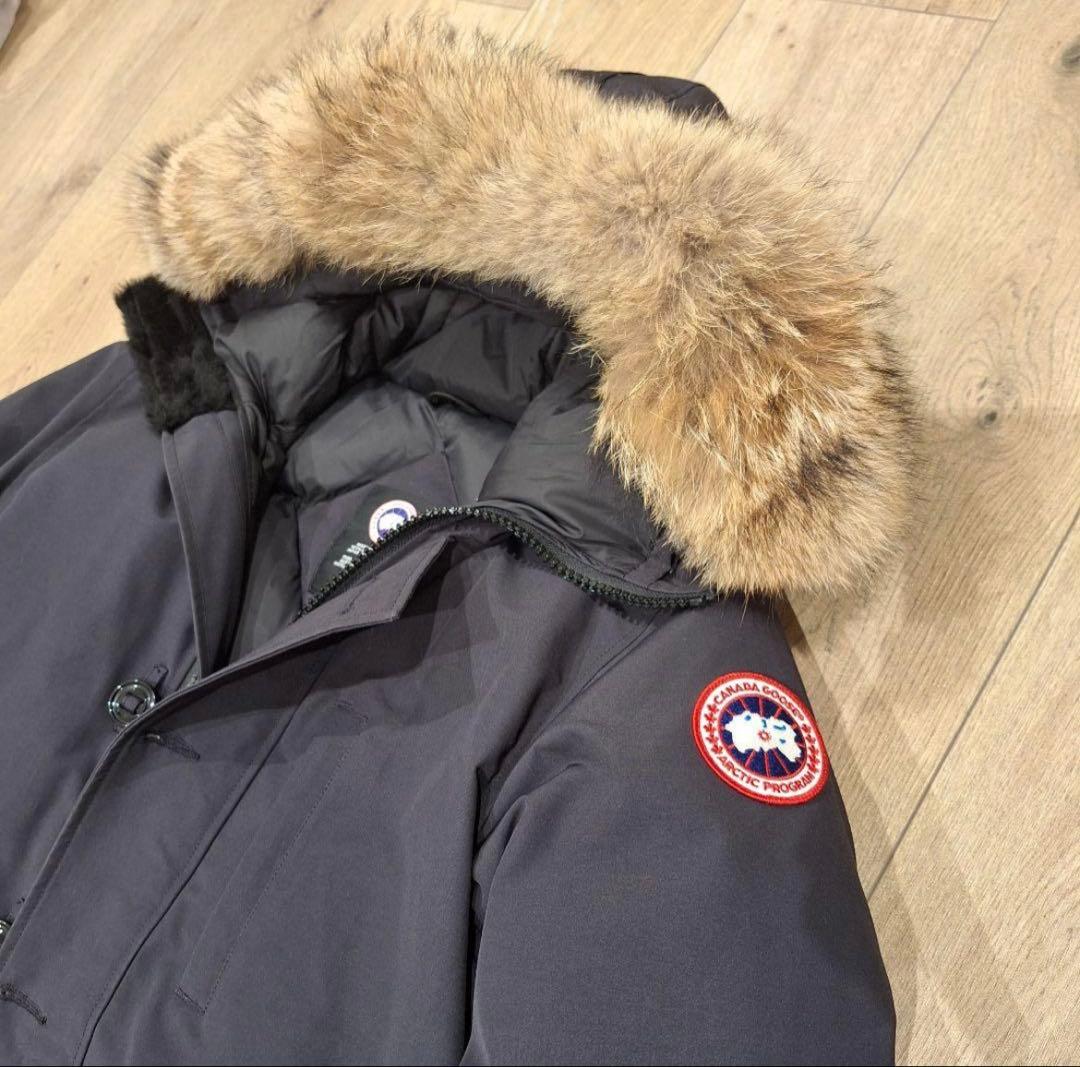 カナダグース ダウンジャケット