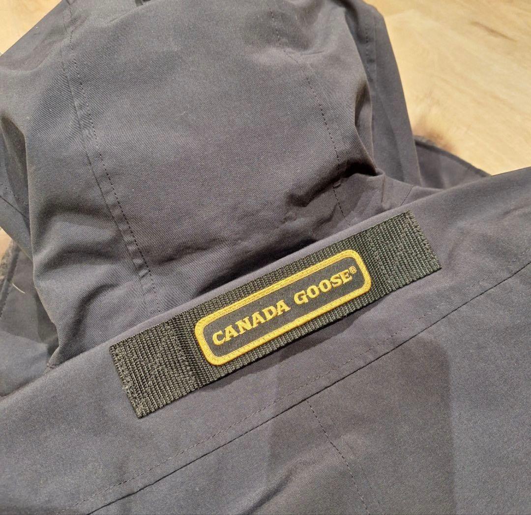 カナダグース ダウンジャケット