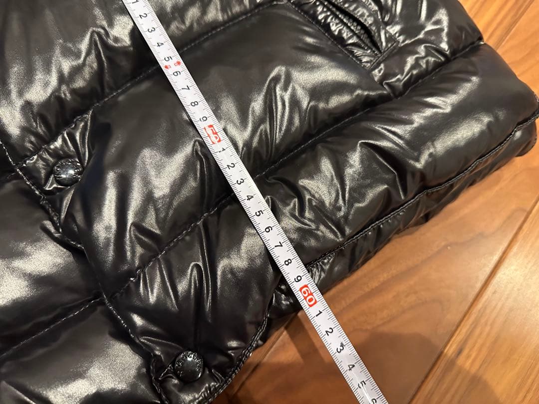 MONCLER ブラック ダウンベスト