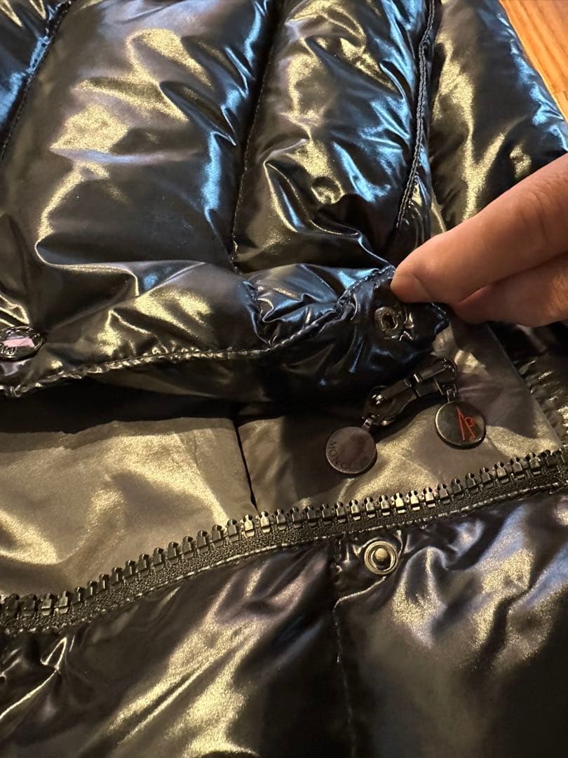 MONCLER ブラック ダウンベスト