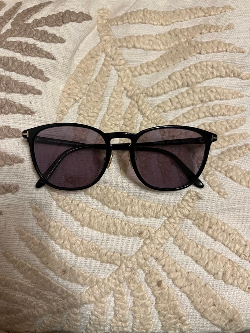 TOM FORD ブラック キャットアイ サングラス