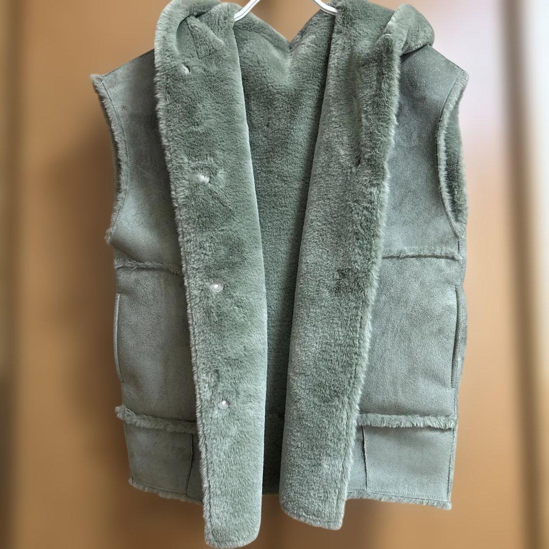 スリードッツ　リバーシブル　ムートンベスト