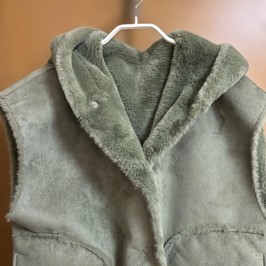 スリードッツ　リバーシブル　ムートンベスト