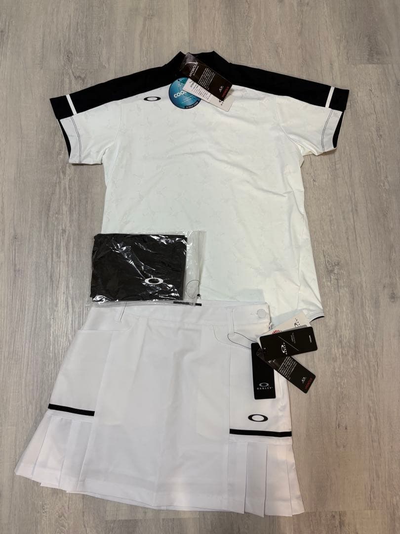 新品　LサイズOAKLEY オークリーゴルフセットアップ モックネック＆スカート