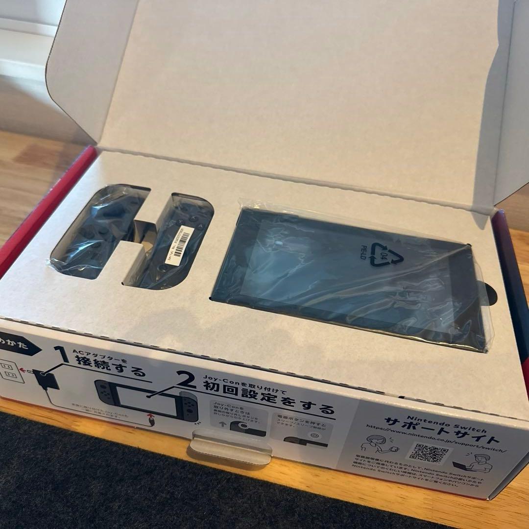 Nintendo Switch本体 + Joy-Conハンドル4個
