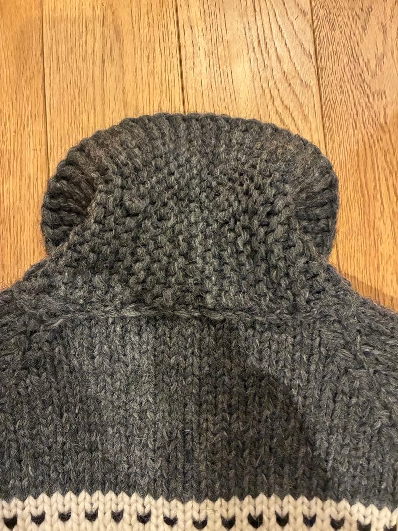 Knitata ビンテージモデル　エンブレム柄 カーディガン　カナダ製