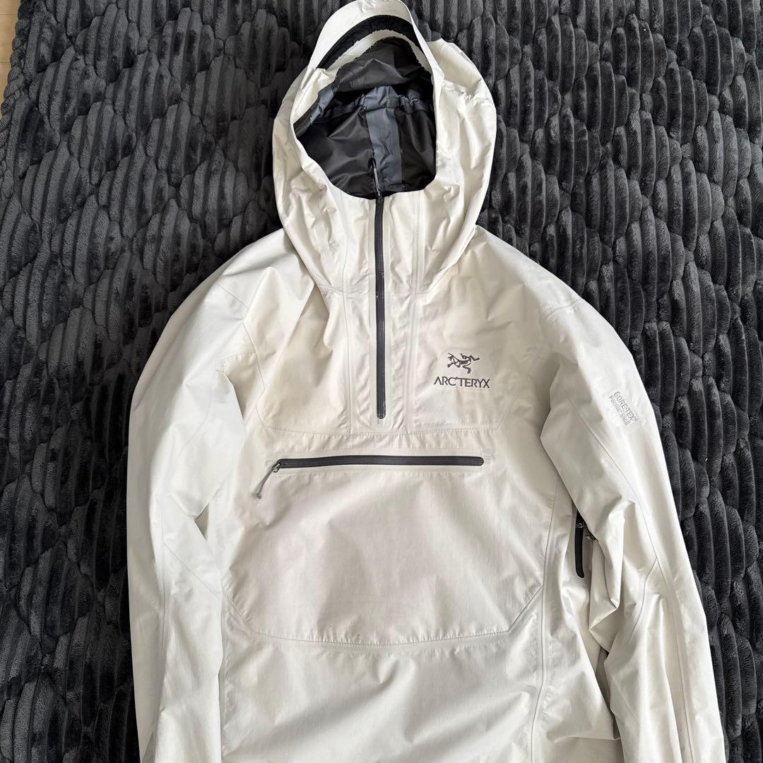 ARC'TERYX ホワイト プルオーバー ナイロンジャケット アノラック