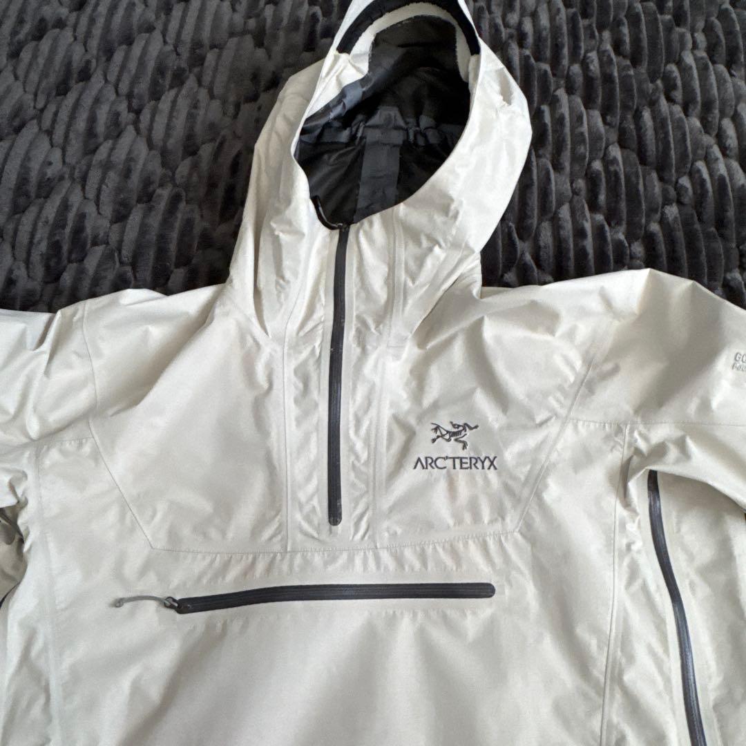 ARC'TERYX ホワイト プルオーバー ナイロンジャケット アノラック