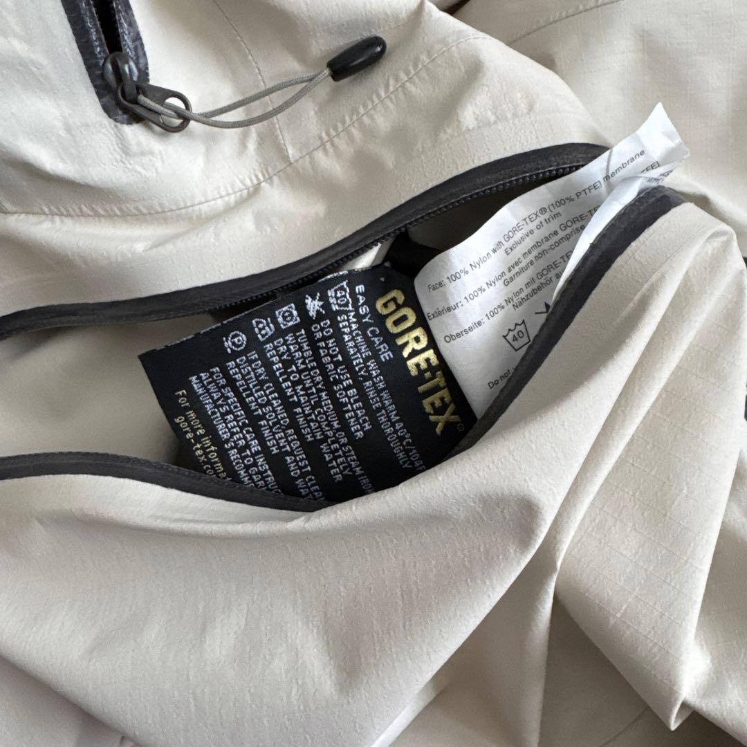 ARC'TERYX ホワイト プルオーバー ナイロンジャケット アノラック