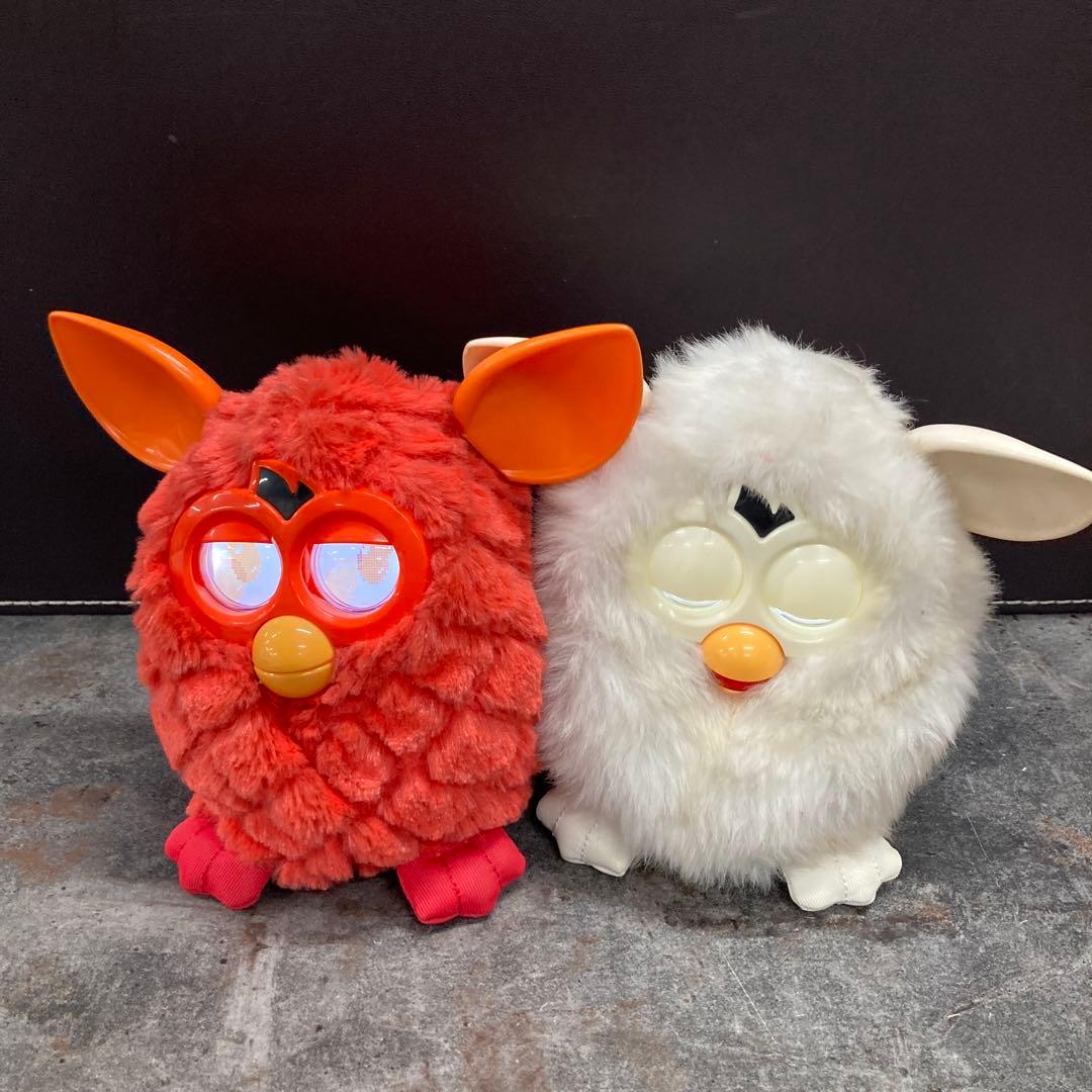 ファービー　マシュマロホワイト　アップルレッド