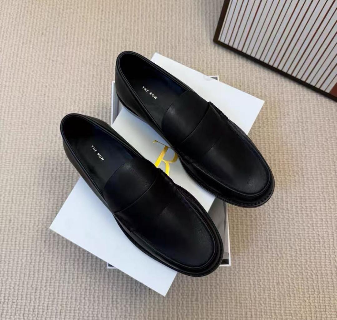 THE ROW 黒いレザー ローファー スリッポン