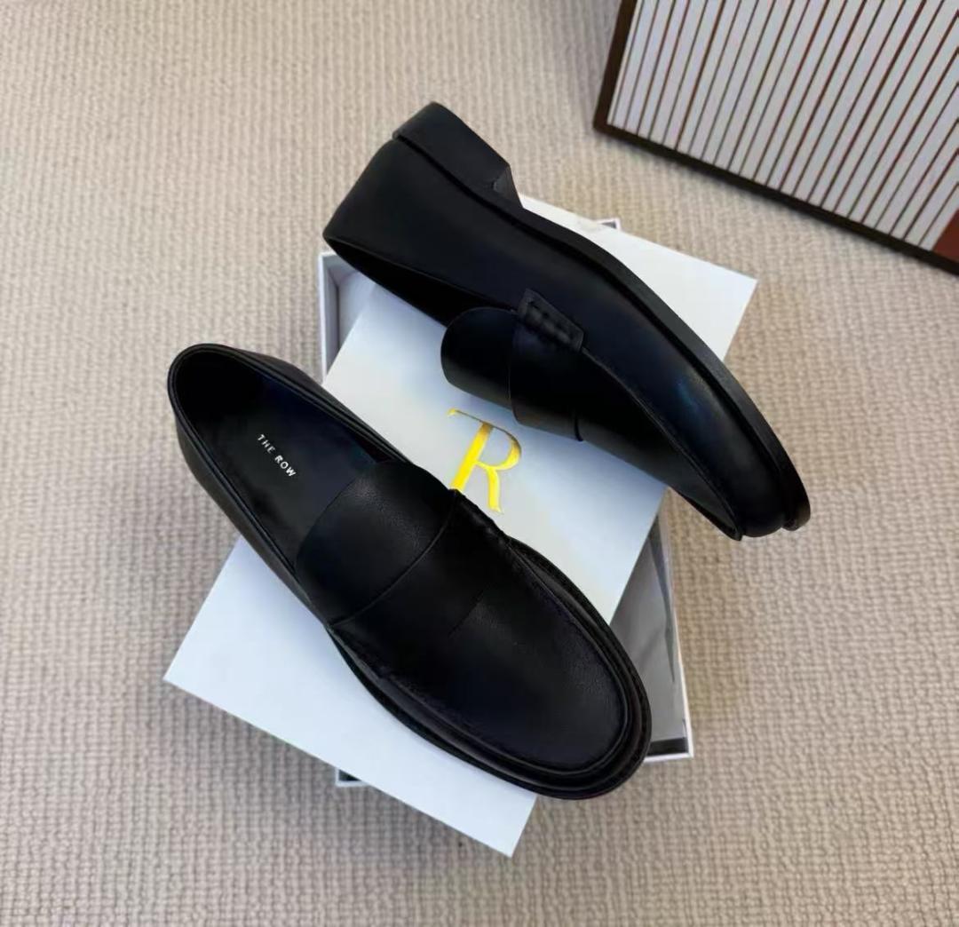 THE ROW 黒いレザー ローファー スリッポン