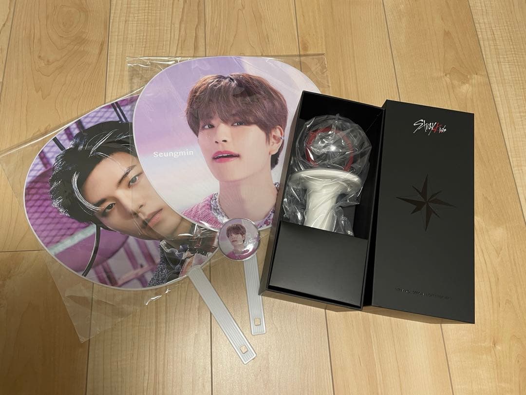 スキズ　ペンラ うちわ 缶バッジセット