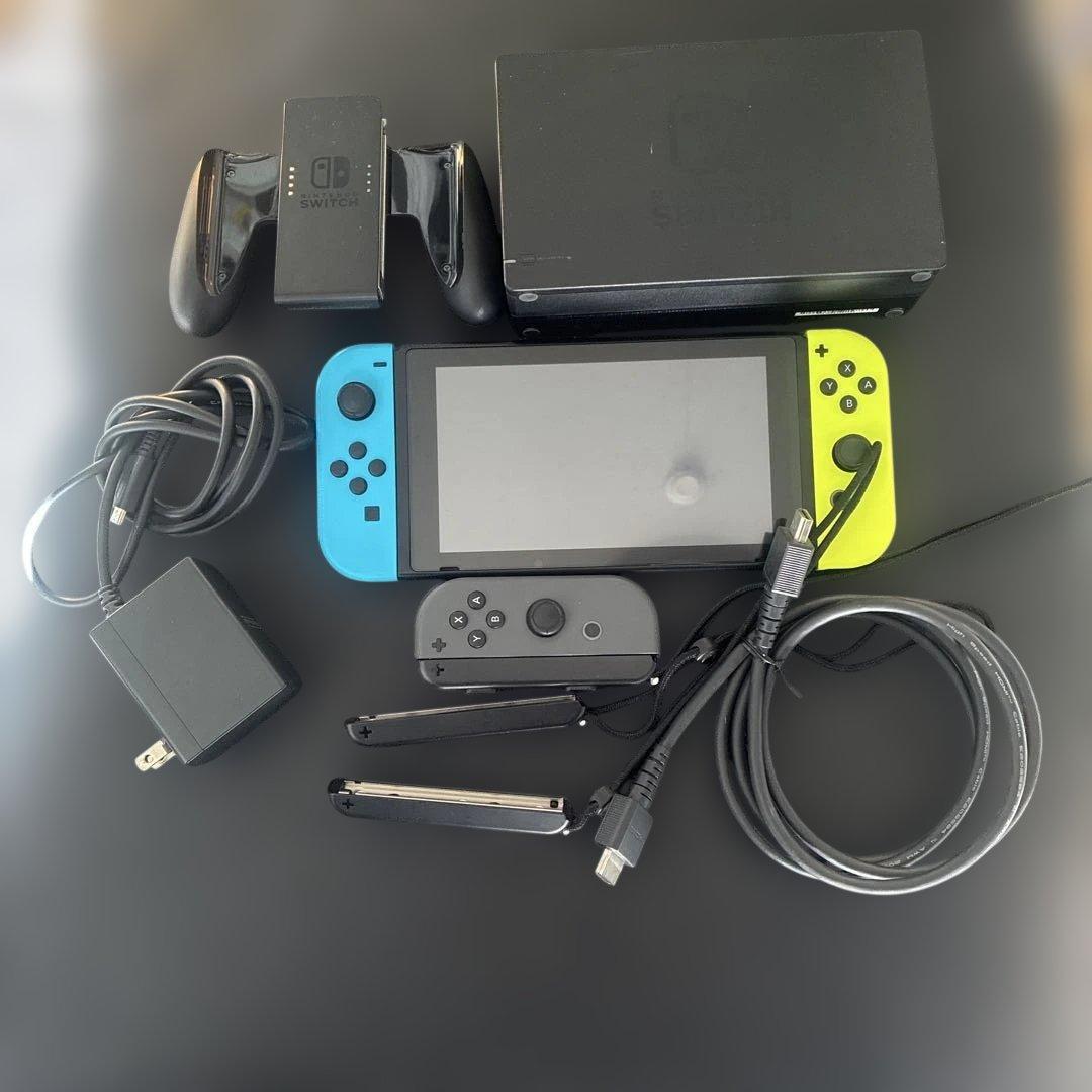 Nintendo Switch 本体 青/黄 /黒Joy-Con3つ　付属品あり