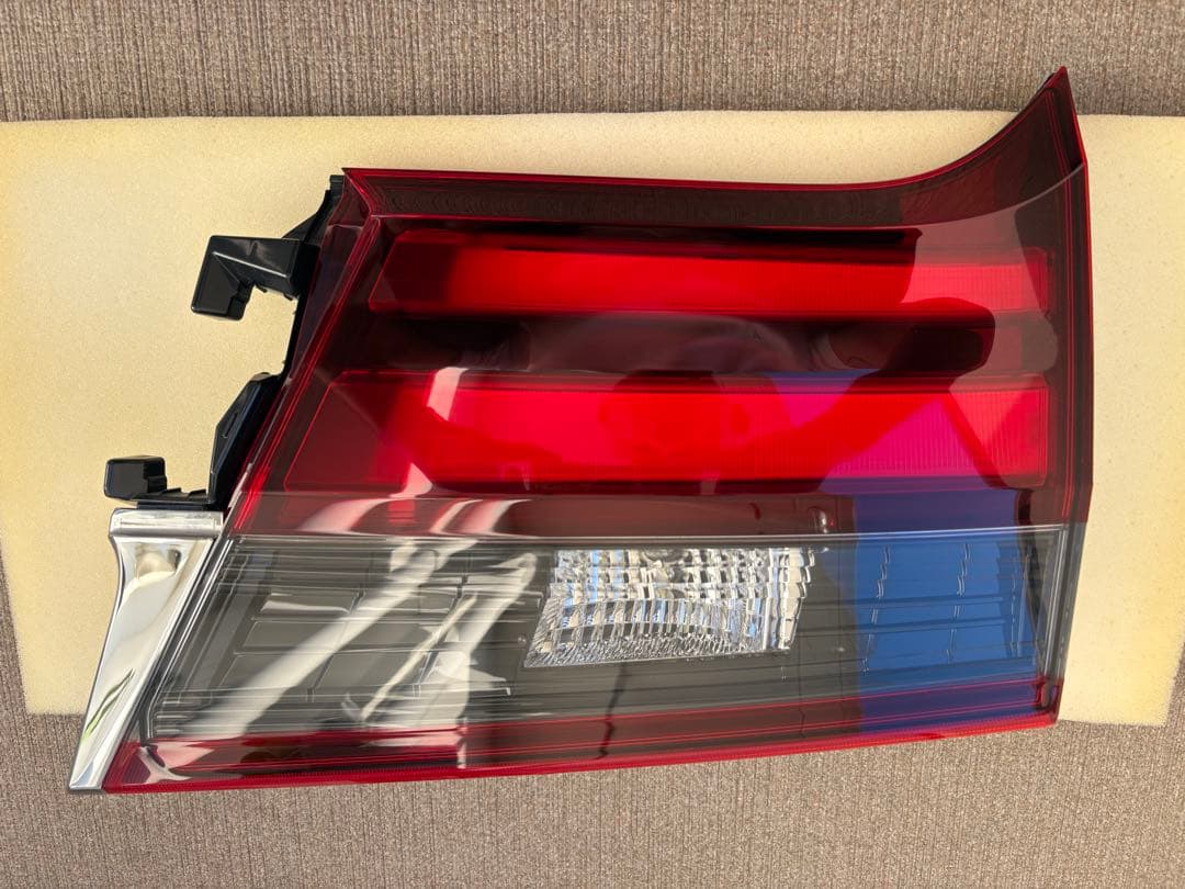 30アルファード前期　純正テールランプ ＋リアガーニッシュ　セット