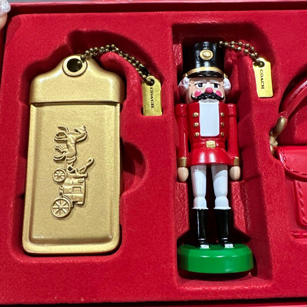 【希少】新品未使用COACH クリスマス　オーナメント　チャーム　くるみ割り人形