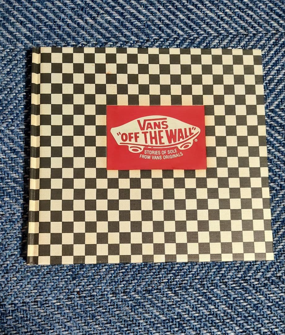 Vans \"OFF THE WALL\" ハードカバー本