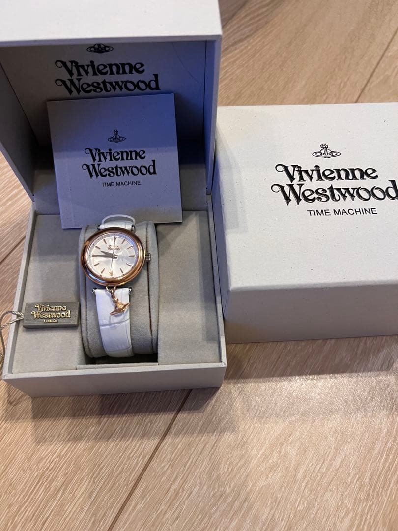 未使用　Vivienne Westwood 時計