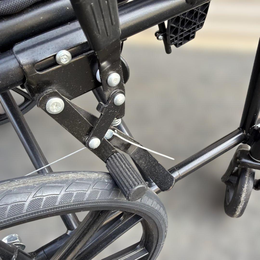 介助用 折りたたみ車椅子 ノーパンク 介助ブレーキ付 【A-265】