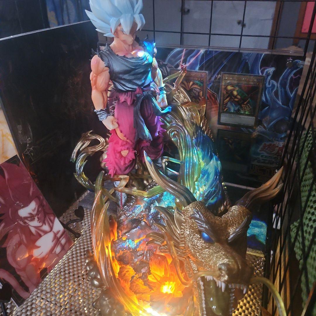 ドラゴンボール 豪華フィギュア(神龍塗装済品のみ)下からライト当てると綺麗です