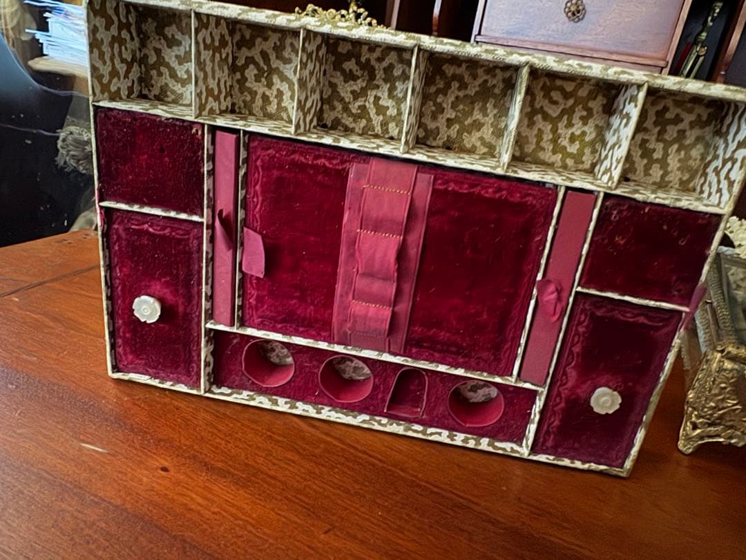 フランスアンティークメルスリー、ボックスのみドールプレゼンテーション