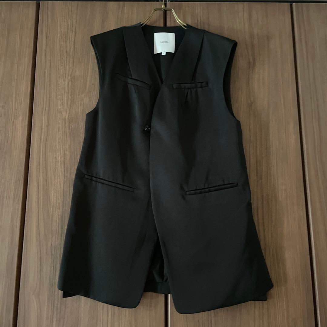 UN3D. サテンベスト