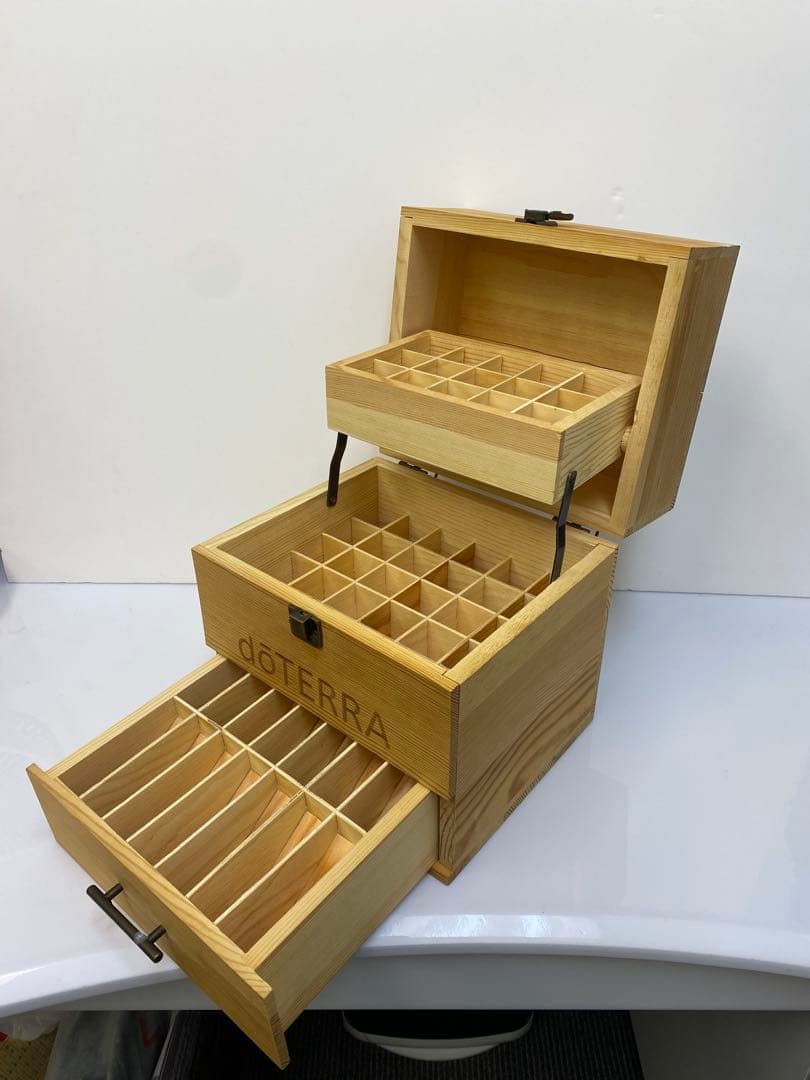 dōTERRA エッセンシャルオイル 75本収納 木製ボックス