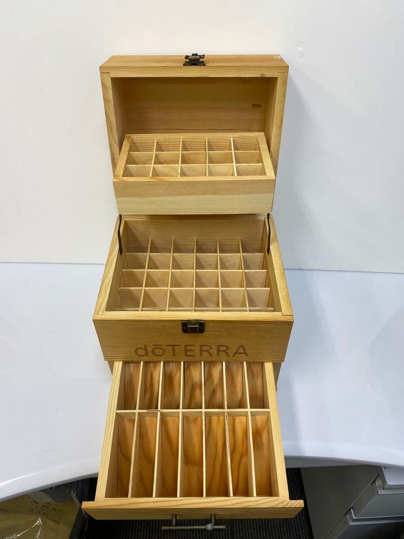 dōTERRA エッセンシャルオイル 75本収納 木製ボックス