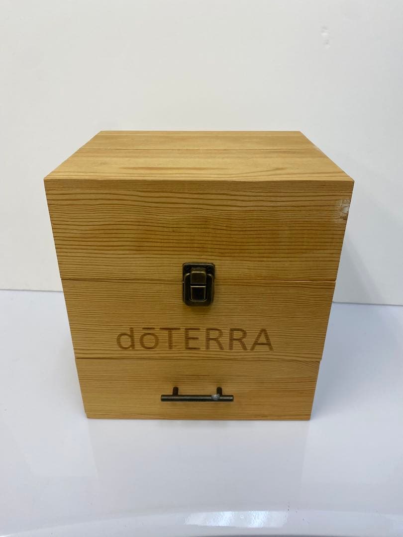 dōTERRA エッセンシャルオイル 75本収納 木製ボックス