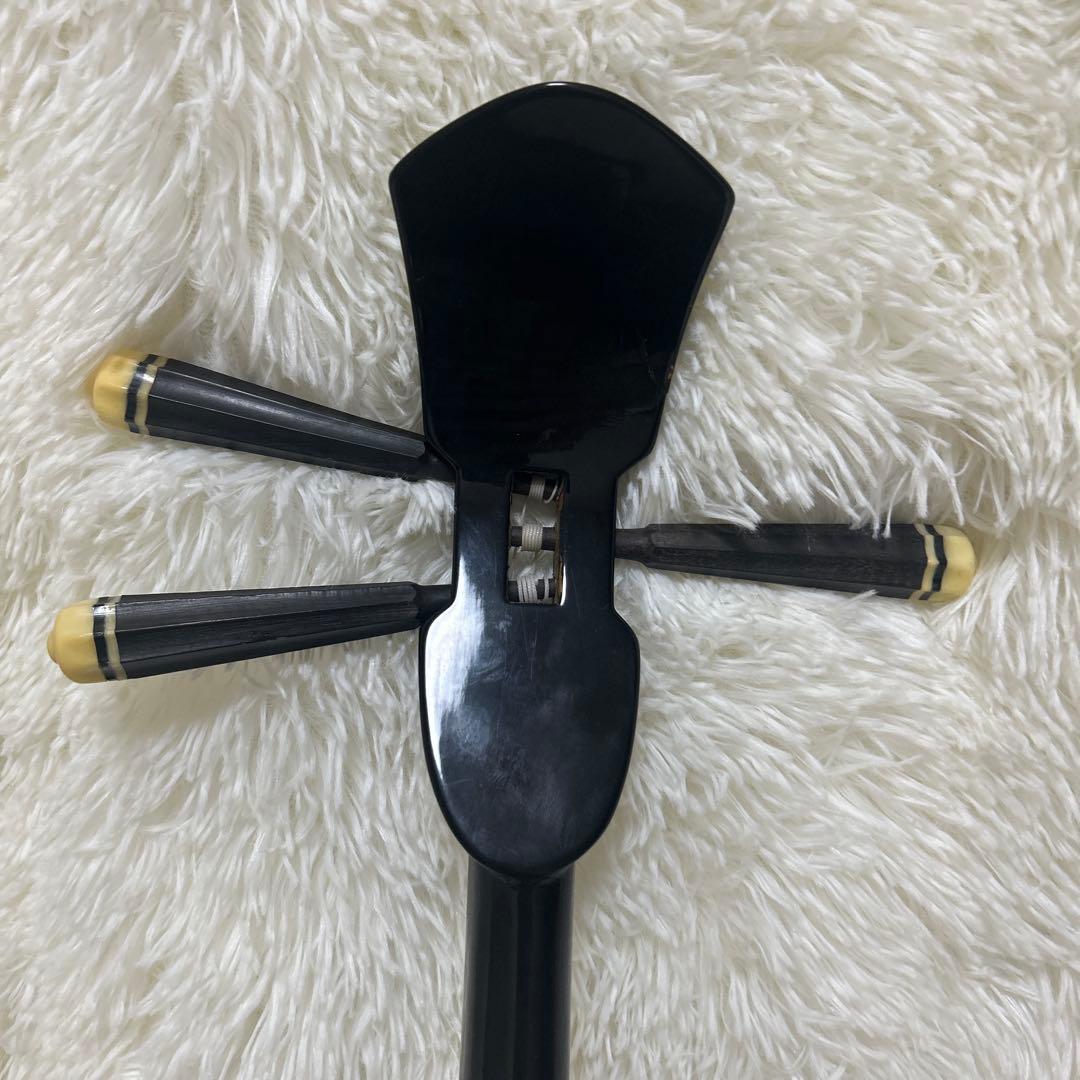 良品 沖縄 三線 蛇皮 黒漆 三味線 スタンド付き　初心者　入門