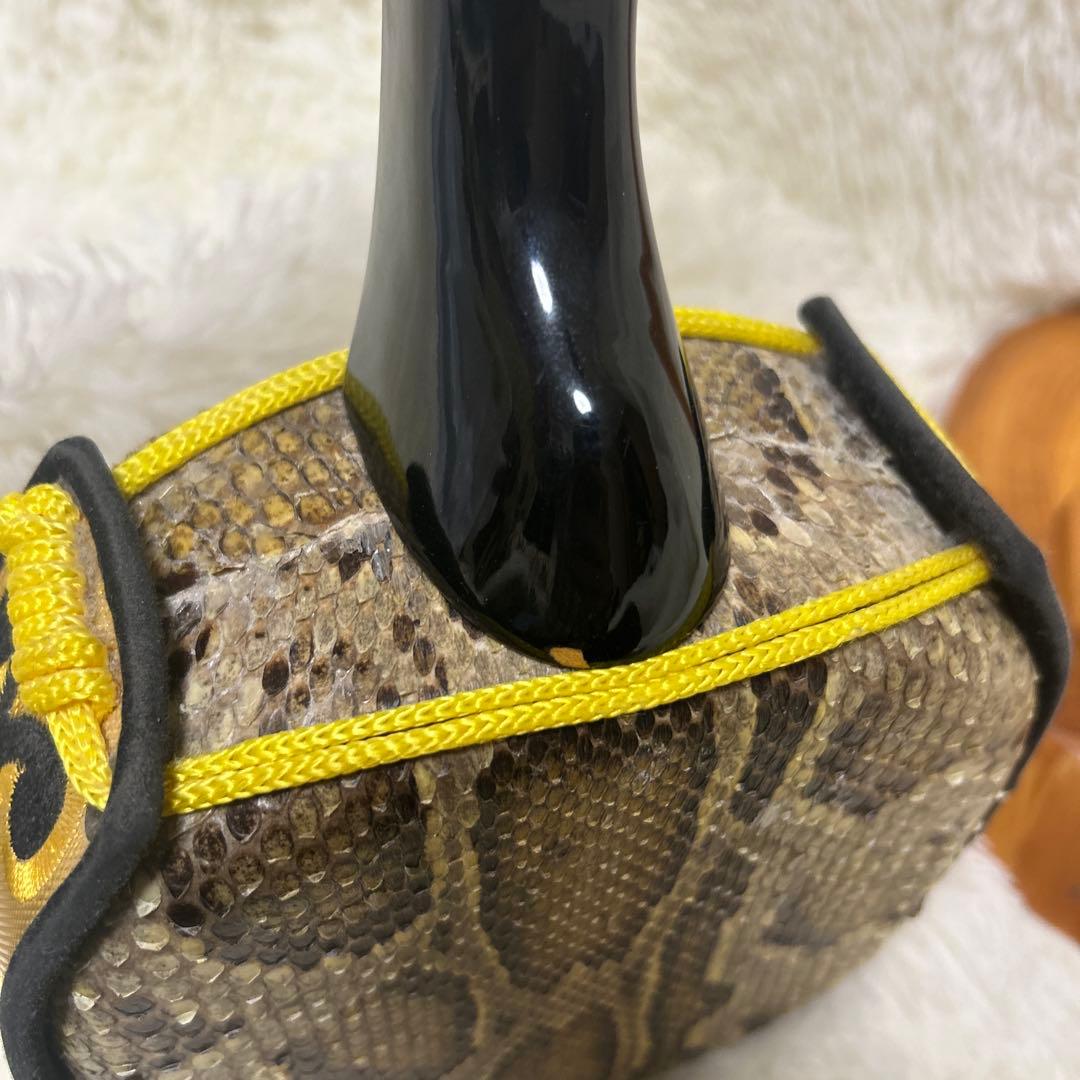 良品 沖縄 三線 蛇皮 黒漆 三味線 スタンド付き　初心者　入門