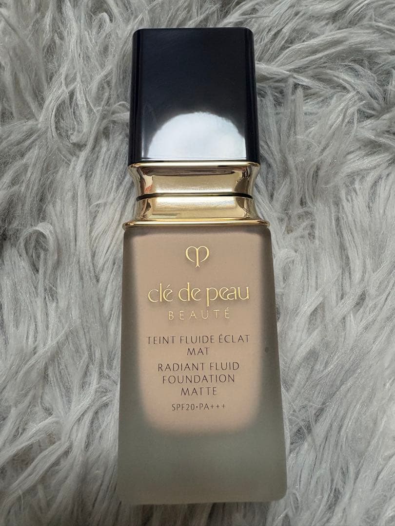 クレ・ド・ポーボーテ　タンフリュイドエクラ マット　オークル00