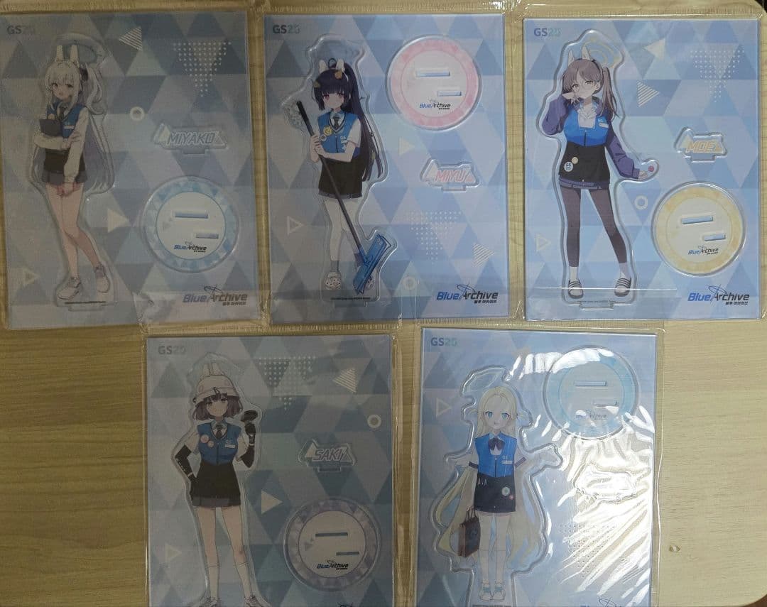 ブルーアーカイブ　韓国 コンビニ GS25　アクリルスタンド