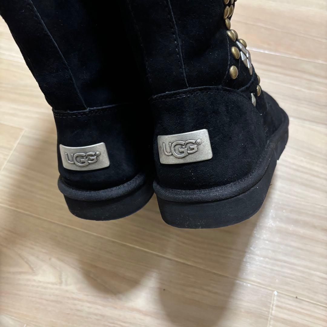 黒UGG ムートンブーツスタッズ装飾