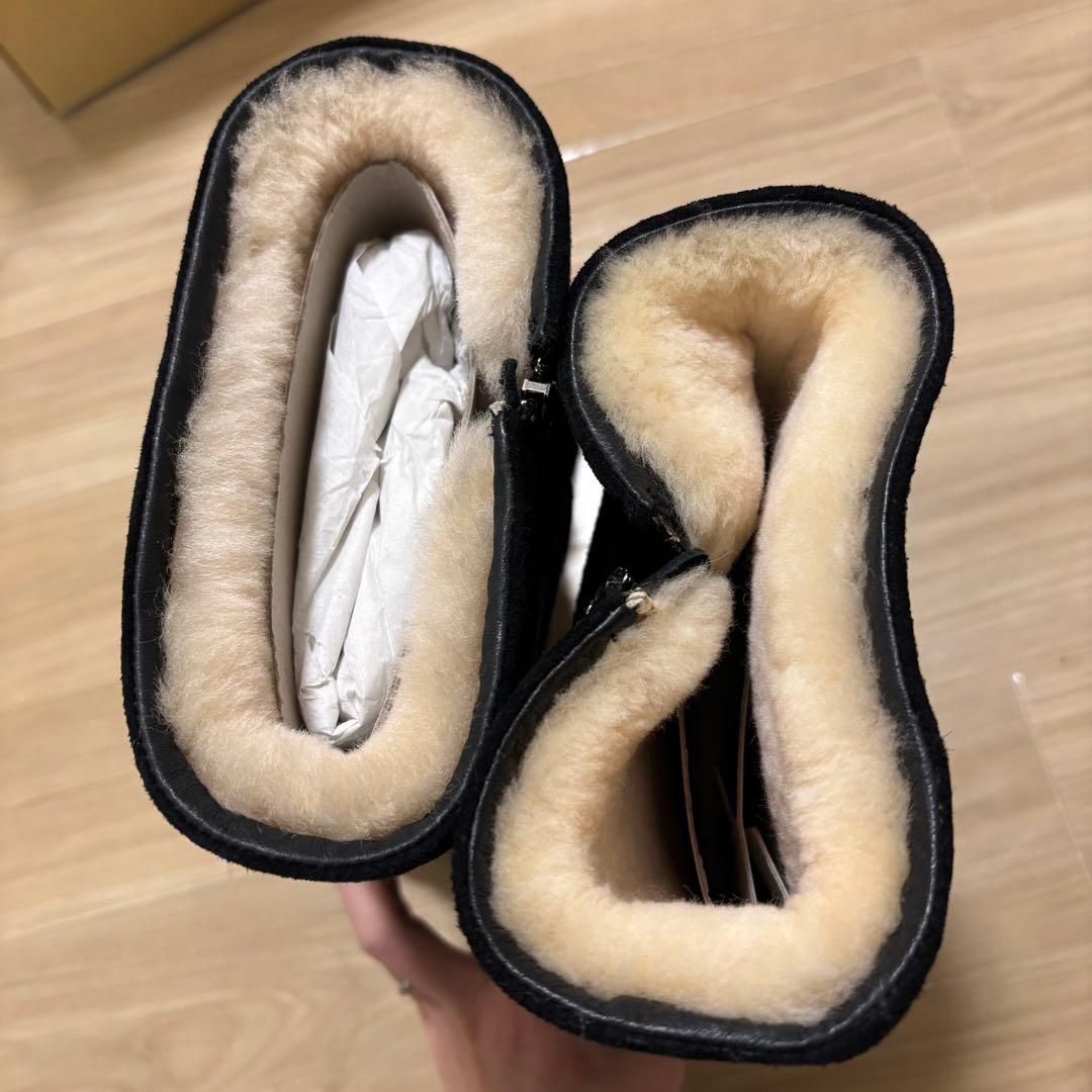 黒UGG ムートンブーツスタッズ装飾