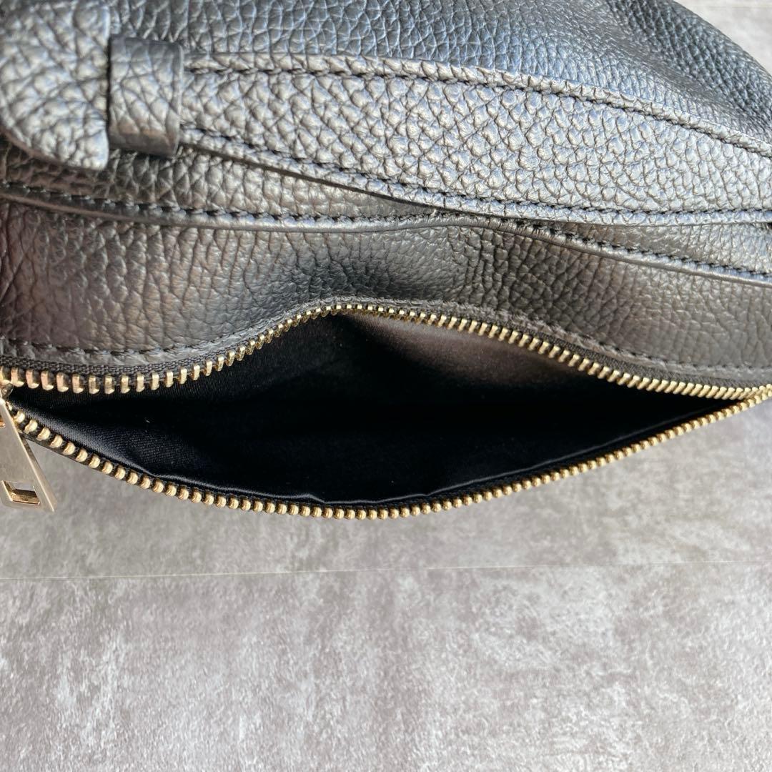 【極美品】AULENTTI オーレンティ　ボディバッグ　本革　黒　ゴールド