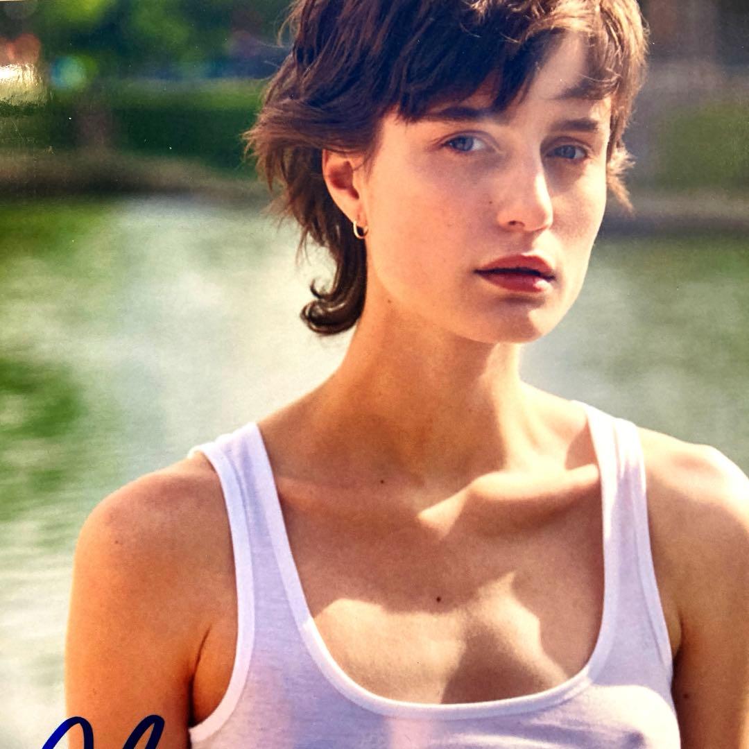 オリヴィアクック直筆サイン入り超大型写真…