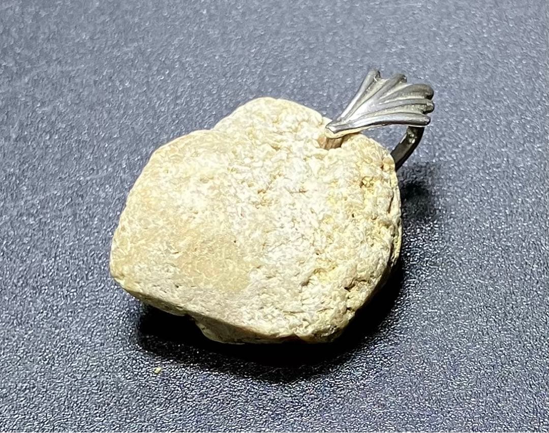 北投石原石ペンダントトップ　7.7g 測定確認済 銀金具　再入荷