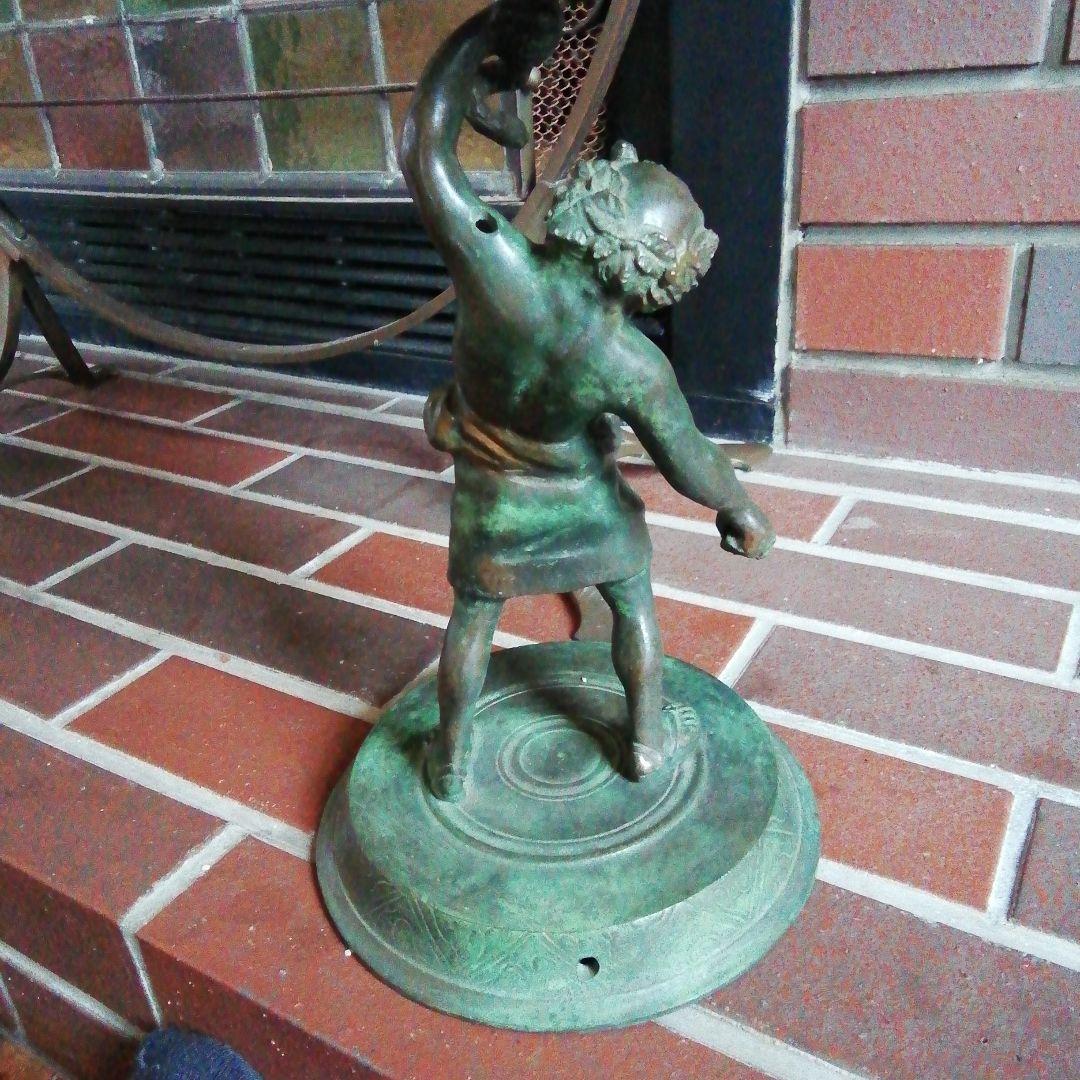 麦ちゃ様　　古典的な神話の彫刻貝殻と青銅スタンド