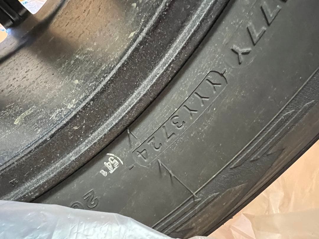 (極美品・バリ溝) 2024年製ランドクルーザープラド150 スタッドレスタイヤ