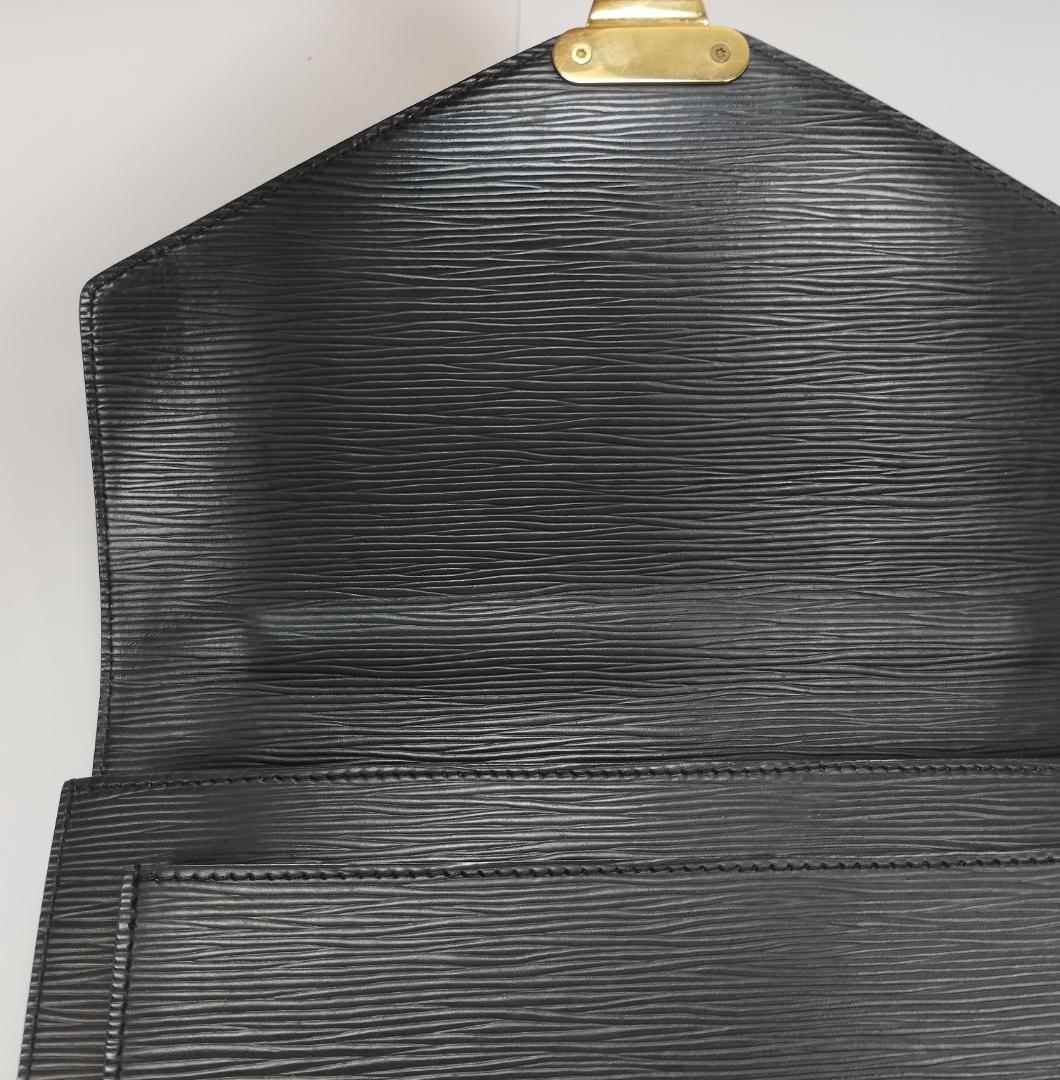 Louis Vuitton ルイヴィトン エピ レザー ブラック　黒