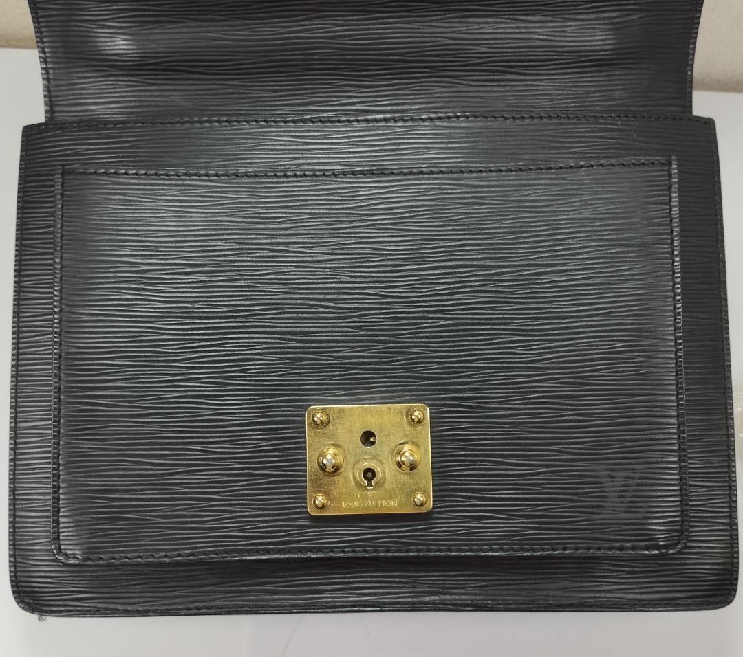 Louis Vuitton ルイヴィトン エピ レザー ブラック　黒