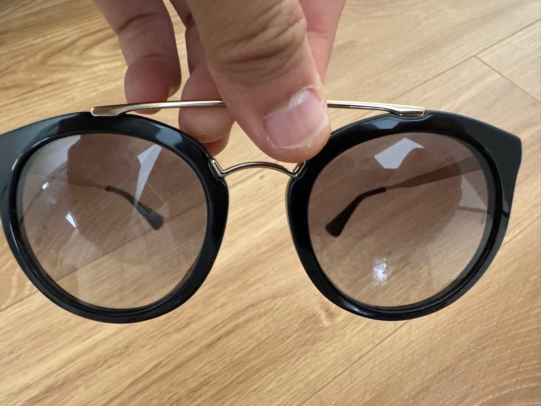 PRADA オーバーサイズサングラス ブラック