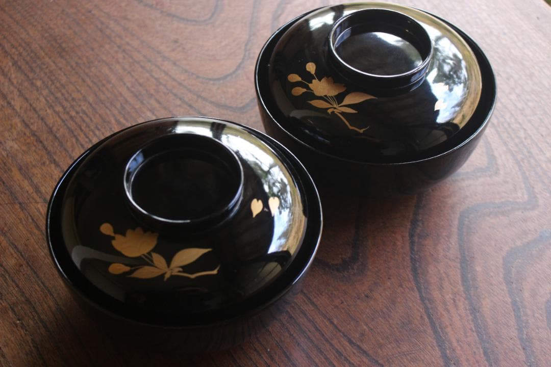 極小傷あり！時代黒漆に優美な貝合桜蒔絵の映える煮物椀2点（検輪島塗雑煮椀